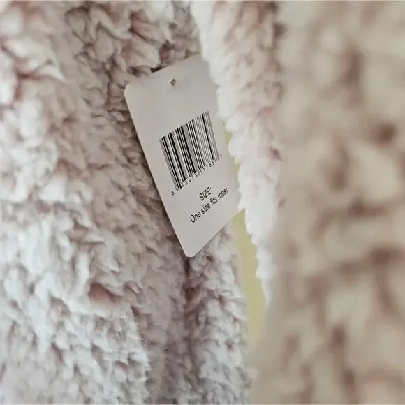 NWT Amari Fluffy Hoodie - Picture 5 of 6